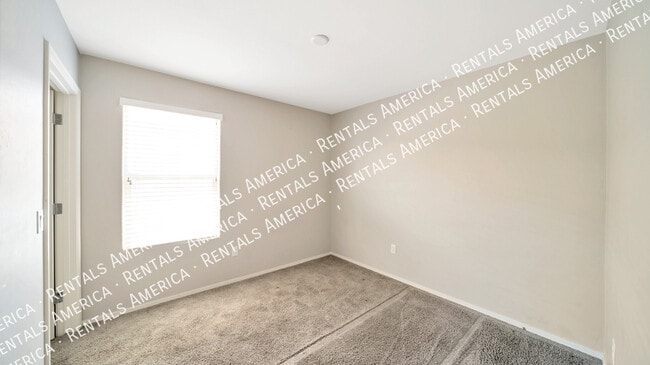 Building Photo - 4910 S River Run Dr