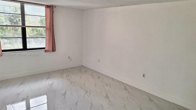 Building Photo - 10875 SW 112th Ave