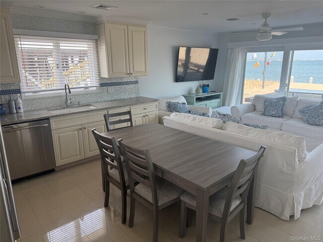 Building Photo - 25 Shinnecock Rd