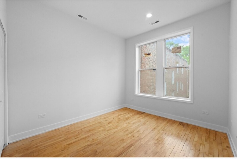 Building Photo - 1309 S Komensky Ave