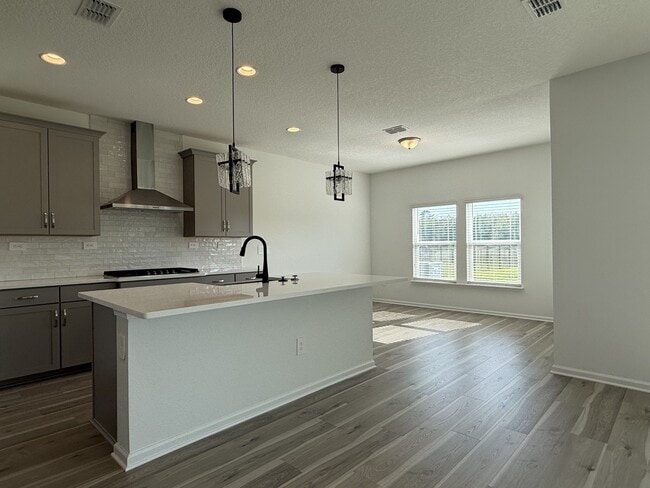 Building Photo - 104 Charmer Trce