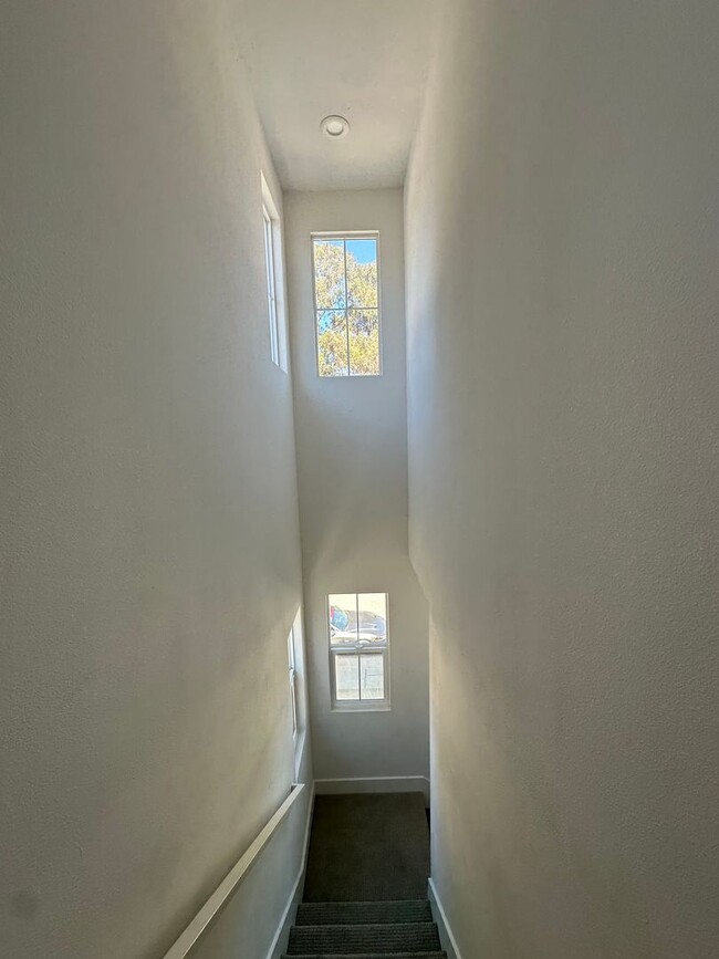 Building Photo - Winslow Complex Gem