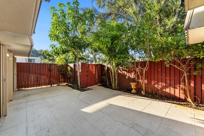 Building Photo - 1700 Embassy Dr