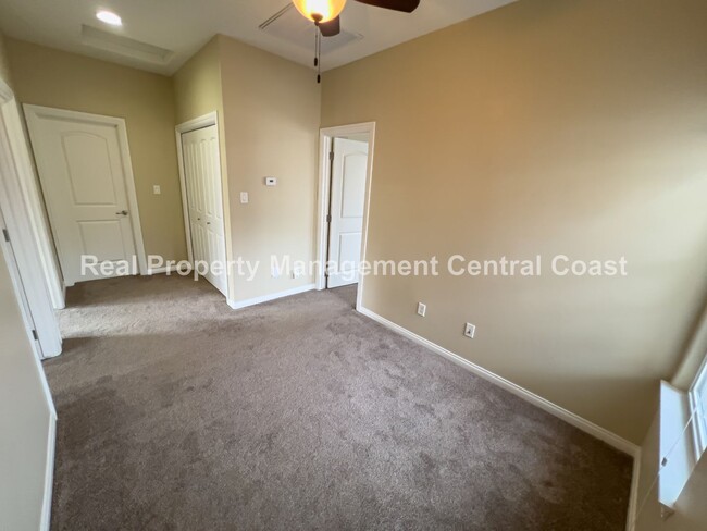 Building Photo - AVAILABLE NOW - Spacious Atascadero Home -...