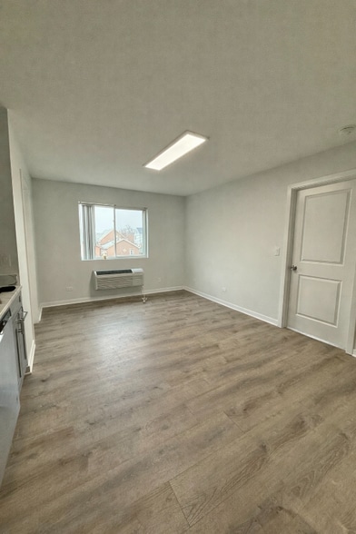 Building Photo - 5366 S Laramie Ave