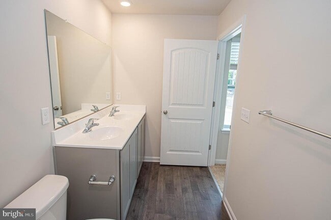Building Photo - 128 Willowtree Ln