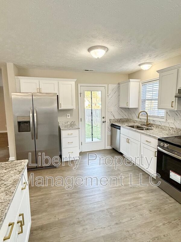 Building Photo - 805 Broadmore Dr