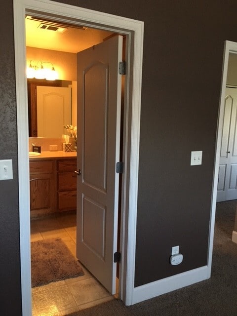 Building Photo - Beautiful 1-Bedroom with Balcony & Garage Available for Move In NOW