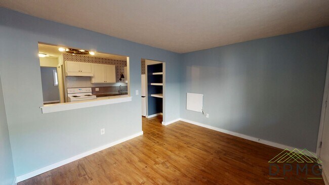 Building Photo - 326 E Hillsdale St