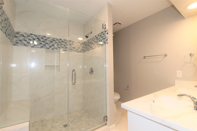 Building Photo - 4611 Silver Fox Dr