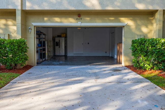 Building Photo - 4574 Danson Way