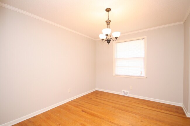 Building Photo - 7620 Charlotte Dr SW