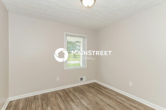 Building Photo - 6 Bedroom Pet-Friendly Home in South Fulton, GA with Main Street Renewal