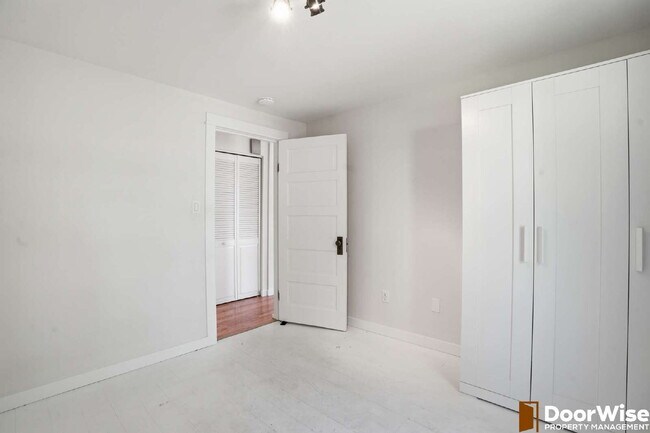Building Photo - Charming 4-Bed Newberg Home!