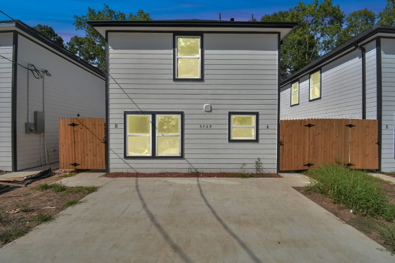 Primary Photo - 5711 Breland St