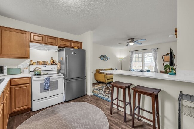 Building Photo - 306-306 Glenwood Cir