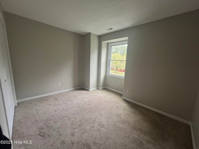 Building Photo - 117 Palace Cir