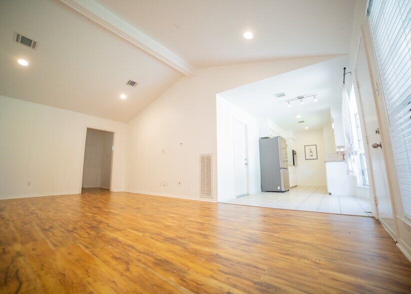 Building Photo - 13602 Fernhill Dr