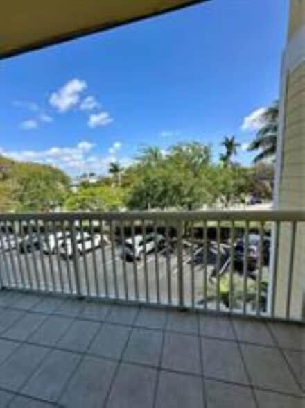 Building Photo - 151 NE 16th Ave