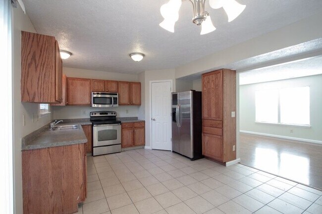 Building Photo - Beautiful 2 Story in Pike Township