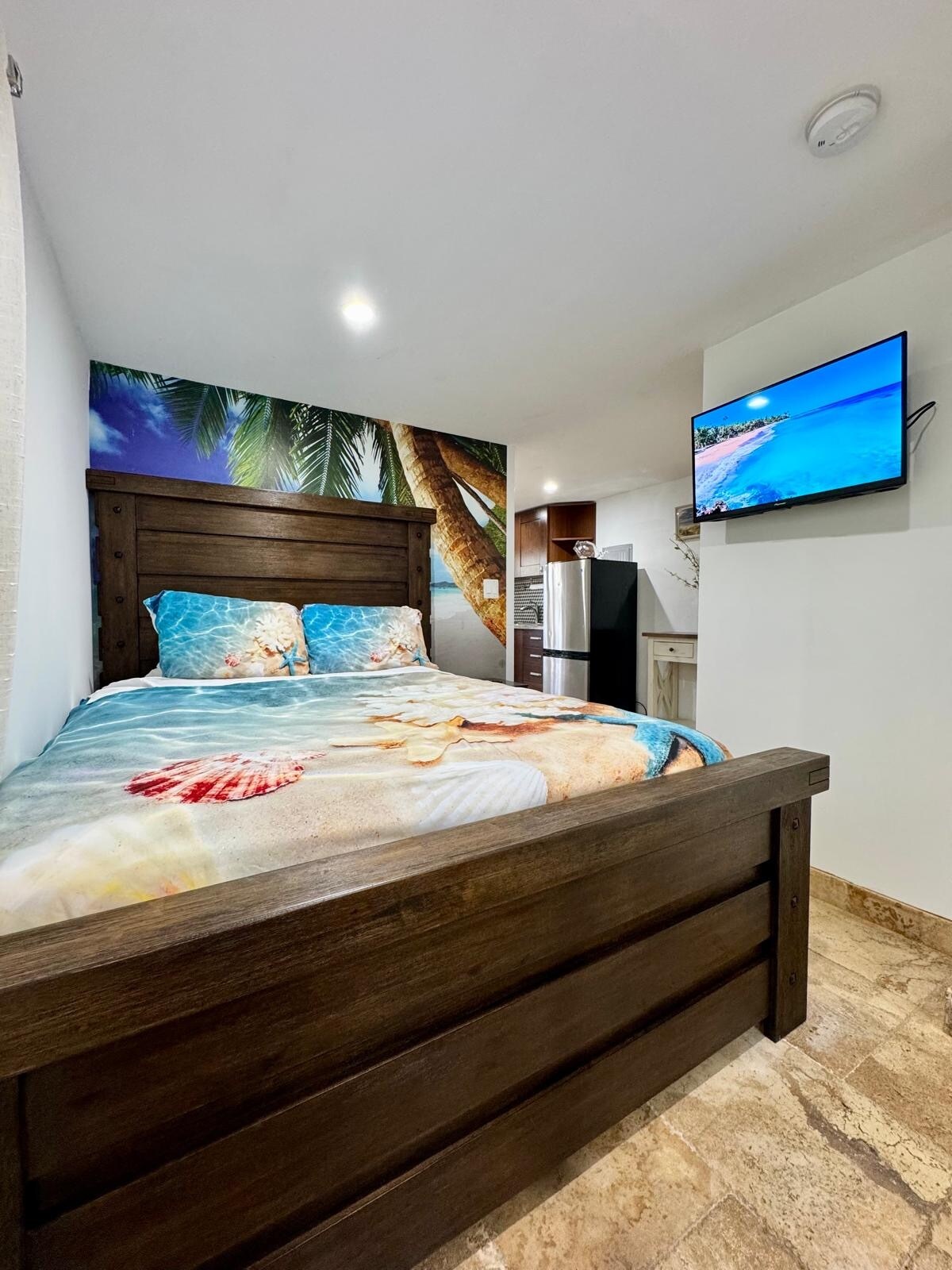 Building Photo - 2542 Monroe St