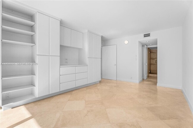 Building Photo - 1901 Brickell Ave