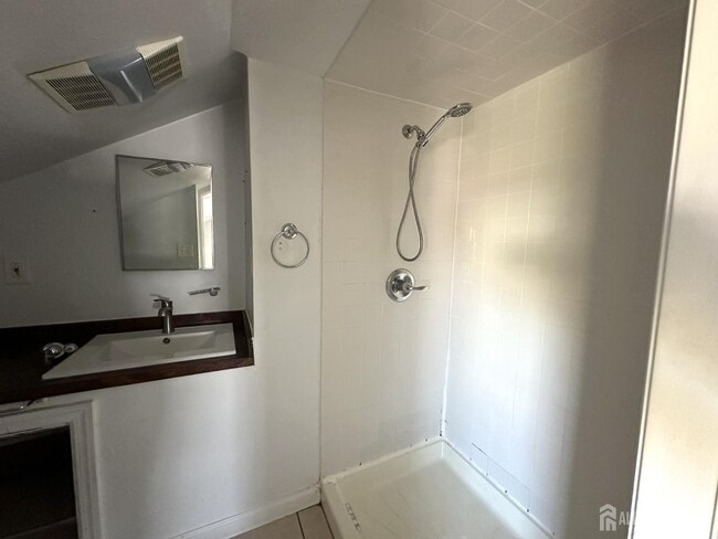 Building Photo - 84 Guilden St