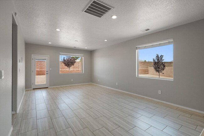 Building Photo - 3205 Tazanita Lp SE
