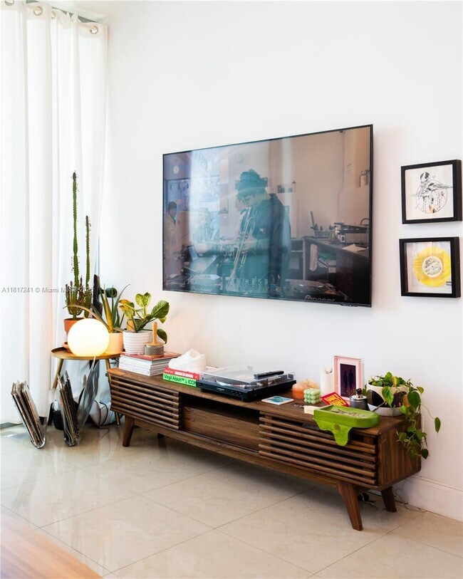 Building Photo - 888 Biscayne Blvd