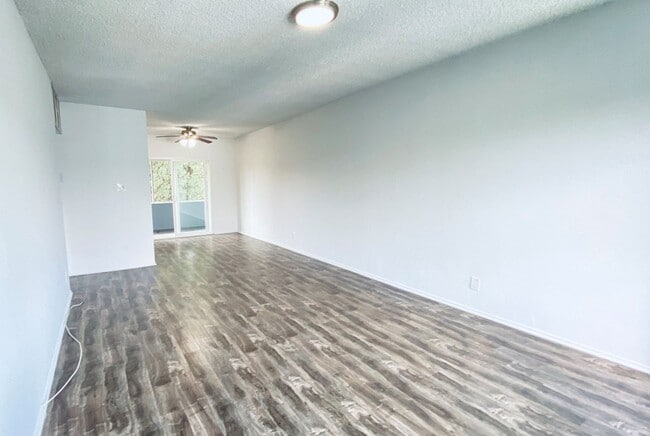 Building Photo - Stunning Upgraded 1 Bed/1 Bath with a Spacious Floorplan & Balcony!