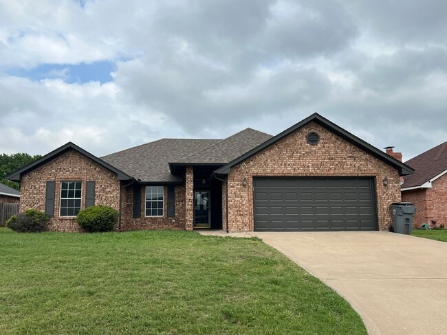 Primary Photo - 4010 SE Camelot Dr