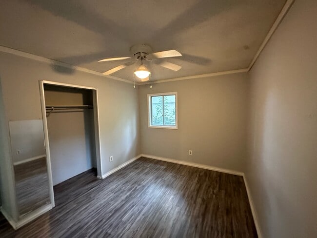 Building Photo - 920 Timberline Dr