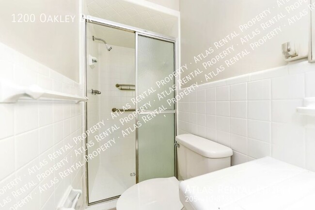 Building Photo - 1200 Oakley Dr