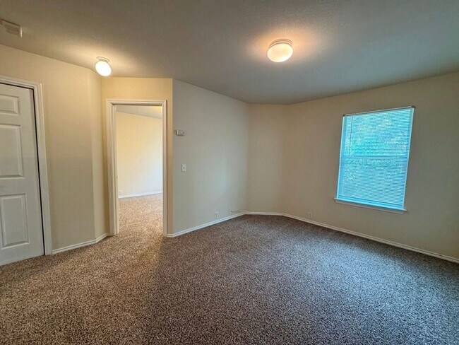 Building Photo - 251A Utterback