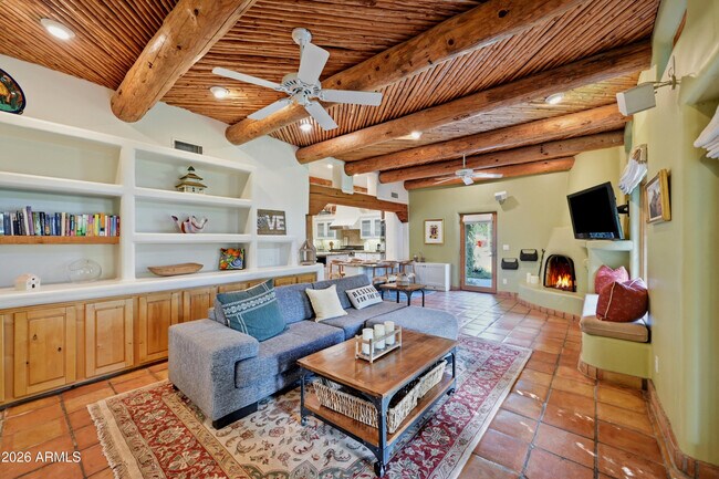 Building Photo - 6112 E Mockingbird Ln