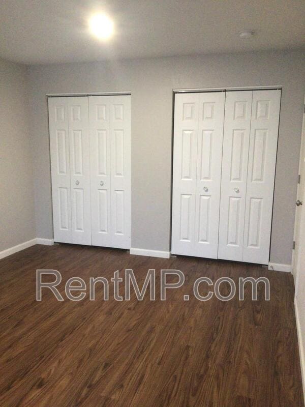 Building Photo - 913 Mulberry Ln