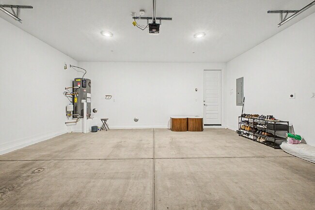 Building Photo - Live the Hawes Crossing Lifestyle – Pool, Pickleball & More! Internet included in the rent!