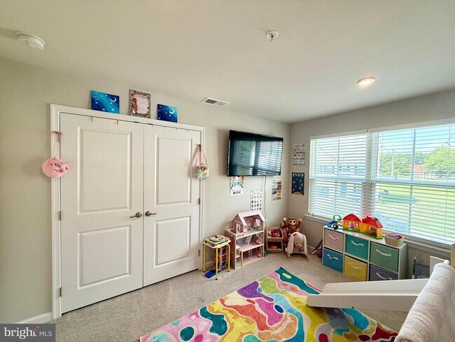 Building Photo - 9374 Mulligan Way