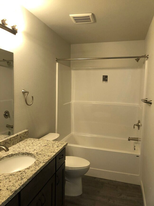 Building Photo - Brand new 3 bedroom house in Roseburg