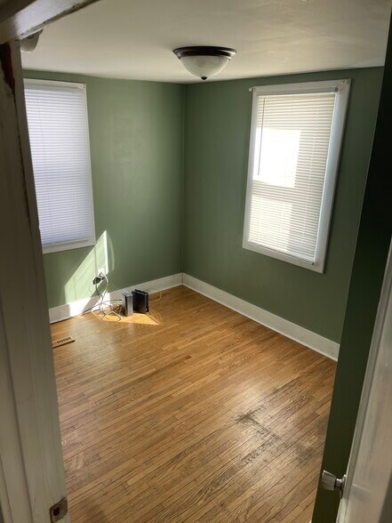 Building Photo - 721 24th St N