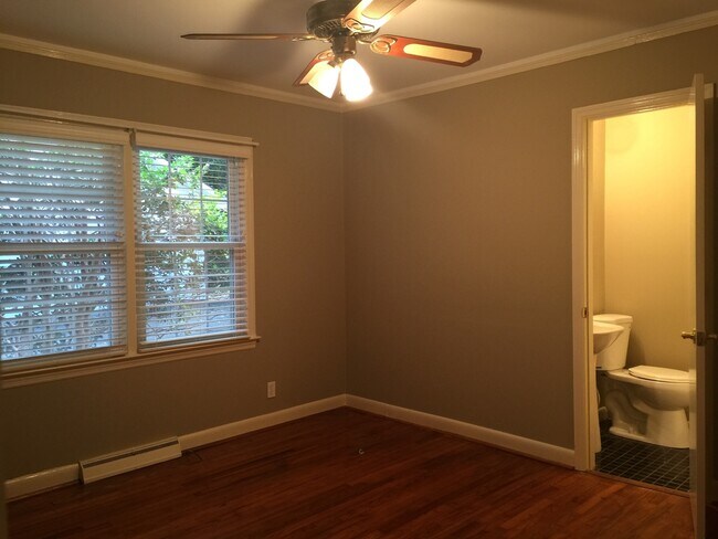 Building Photo - Charming 3 Bedroom, 2 Bath Home - Downtown...