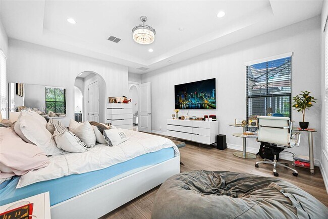 Building Photo - 8855 Watercrest Cir W