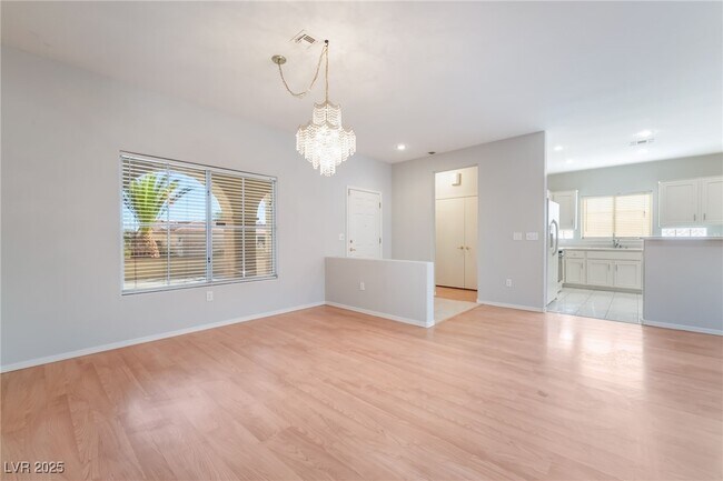 Building Photo - 2571 Thatcher Ave