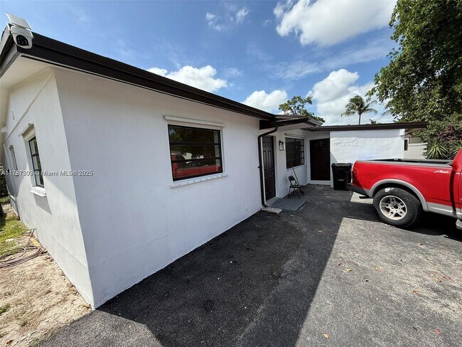 Building Photo - 750 S 61st Ave