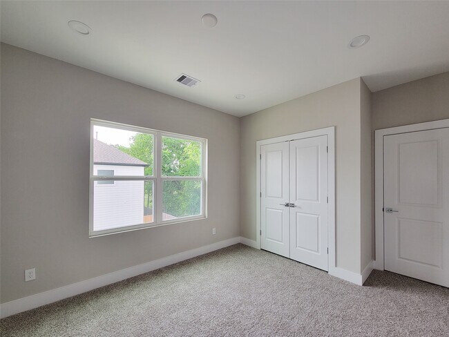 Building Photo - 8014 Huntington Spgs Ln