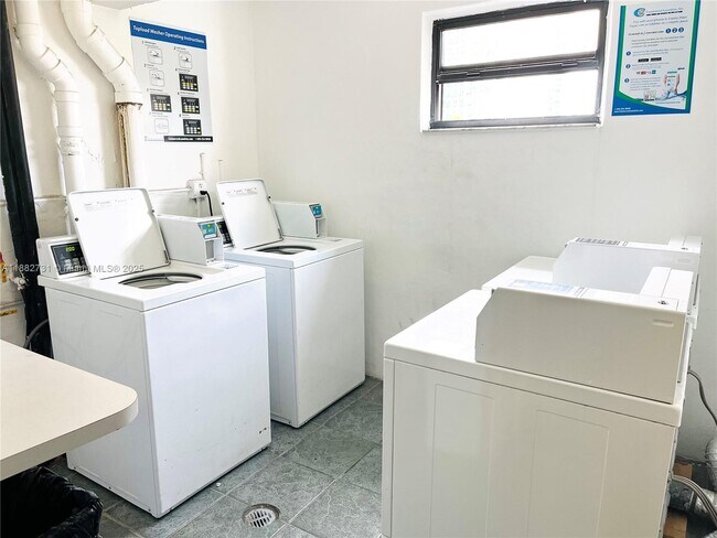 Building Photo - 16909 N Bay Rd