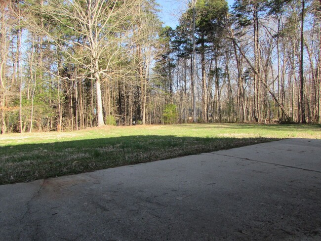 Building Photo - Pine Meadow 135-137