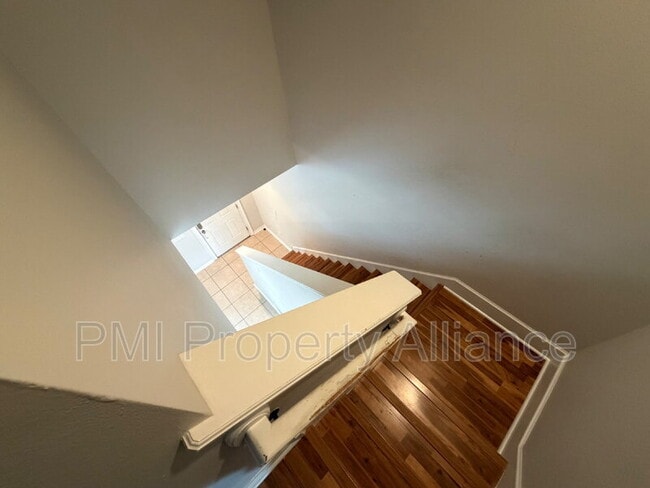 Building Photo - 12875 Emersondale Ave