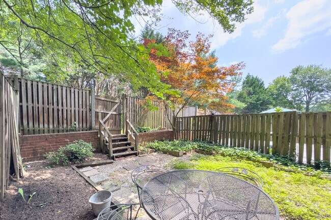 Building Photo - 4685 Forestdale Dr