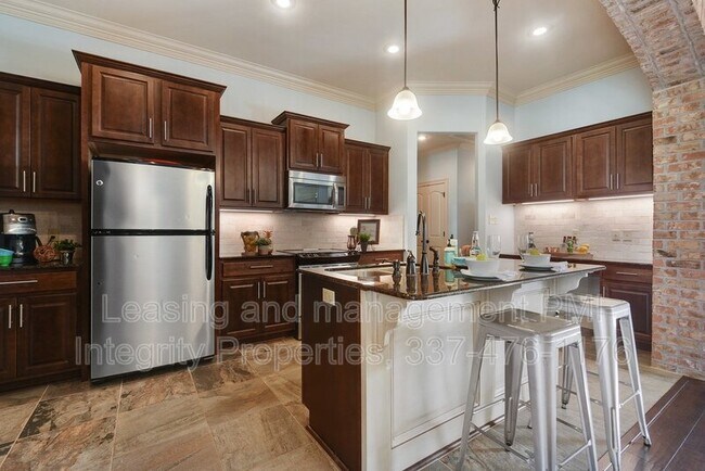 Building Photo - 308 Overbrook Dr